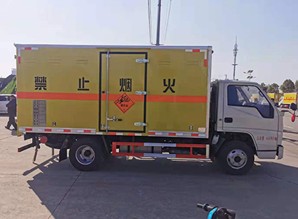 香洲爆破器材运输车工人安全操作规范与智能技术保障